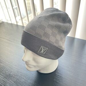 Dark Gray Checkered Beanie! OS NWT